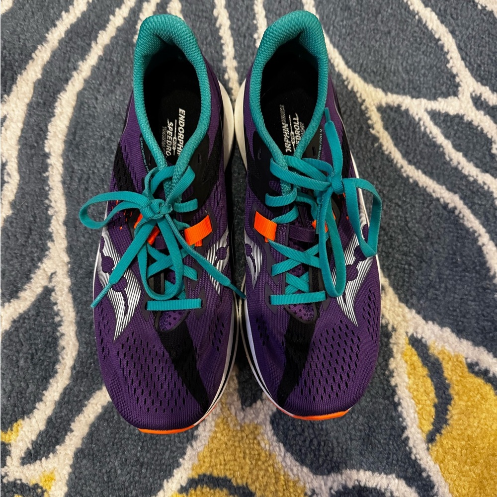 Women’s purple saucony endorphin series w speed roll technology sneakers size 8